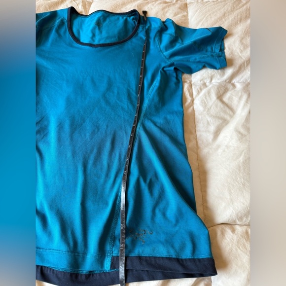 Arc’teryx Short Sleeve Women's Top activewear - Picture 3 of 5